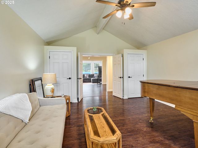 28502 S HIGHWAY 213, Molalla, OR 97038