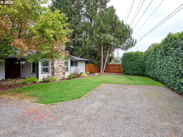 28502 S HIGHWAY 213, Molalla, OR 97038