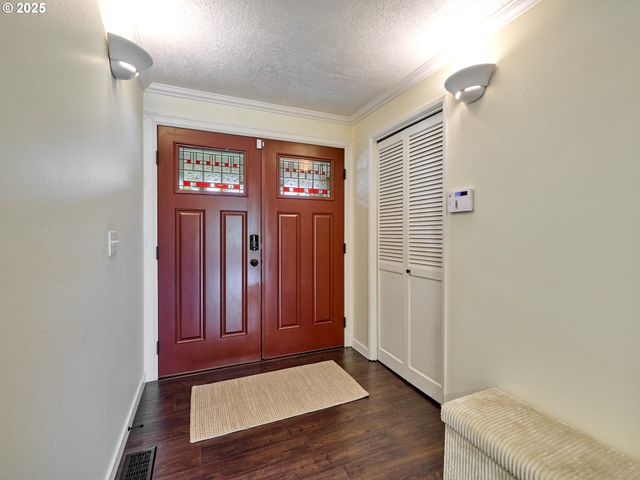 28502 S HIGHWAY 213, Molalla, OR 97038