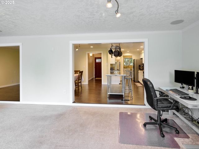 28502 S HIGHWAY 213, Molalla, OR 97038