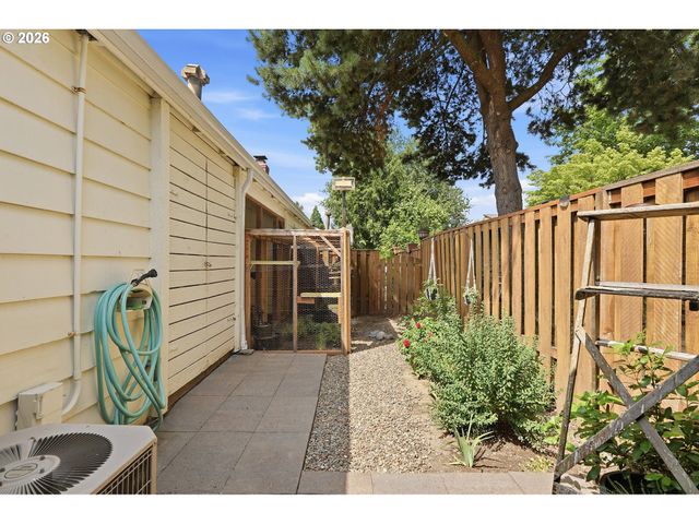 4848 Sw Wembley Pl, Beaverton, OR 97005