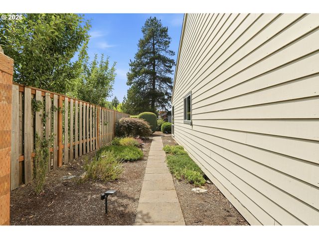 4848 Sw Wembley Pl, Beaverton, OR 97005