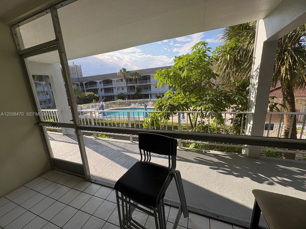 541 Blue Heron Drive 215, Hallandale Beach, FL 33009