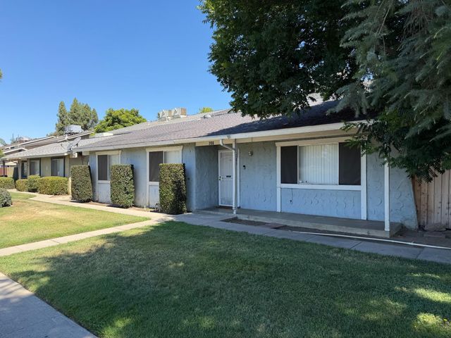 637 W Ashlan Avenue, Clovis, CA 93612