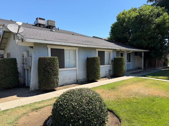 637 W Ashlan Avenue, Clovis, CA 93612