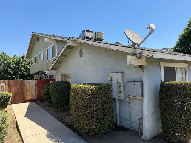 637 W Ashlan Avenue, Clovis, CA 93612
