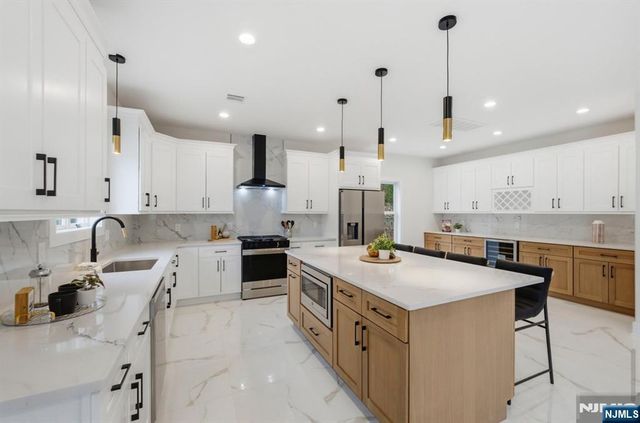 488 Dewey Avenue, Saddle Brook, NJ 07663