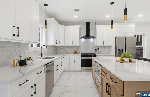 488 Dewey Avenue, Saddle Brook, NJ 07663