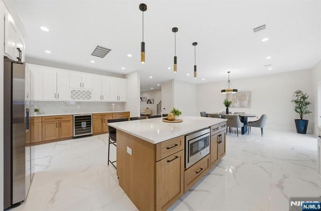 488 Dewey Avenue, Saddle Brook, NJ 07663