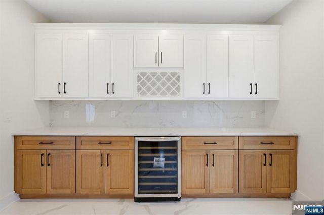 488 Dewey Avenue, Saddle Brook, NJ 07663