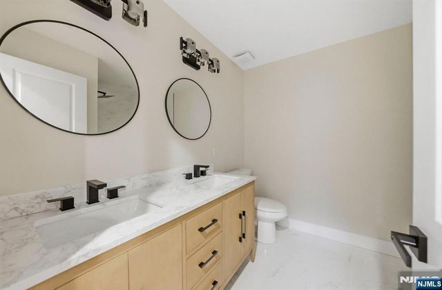 488 Dewey Avenue, Saddle Brook, NJ 07663