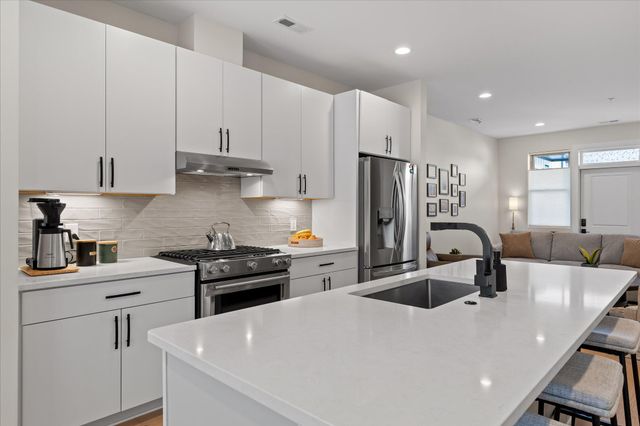 895 Cherokee Boulevard 105, Chattanooga, TN 37405