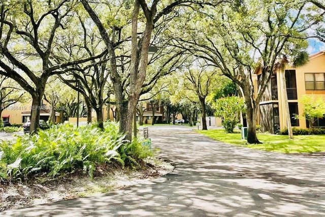 15525 N Miami Lakeway N 209-8, Miami Lakes, FL 33014