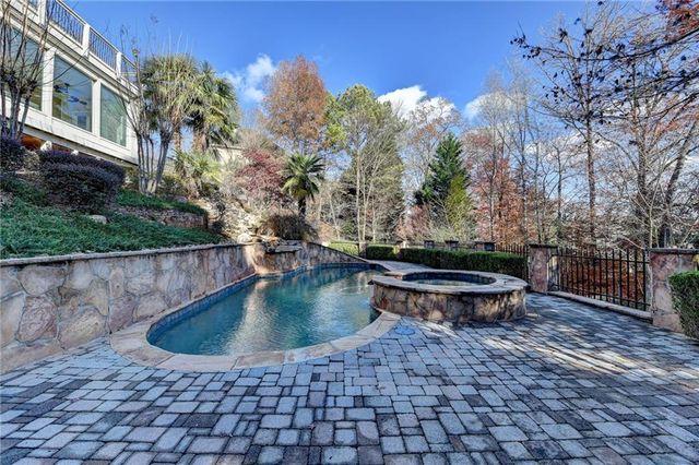 8360 Kenningston Way, Duluth, GA 30097