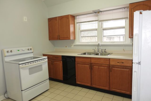 1111 Garfield Avenue B, Aurora, IL 60506