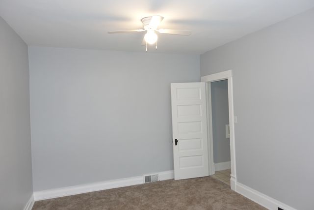 1111 Garfield Avenue B, Aurora, IL 60506