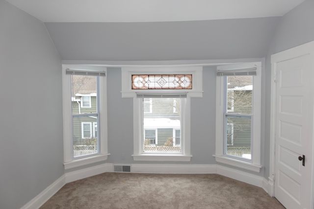 1111 Garfield Avenue B, Aurora, IL 60506