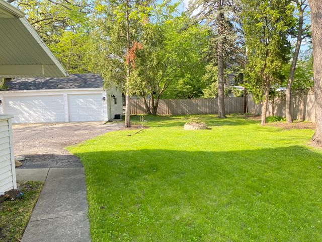 1111 Garfield Avenue B, Aurora, IL 60506