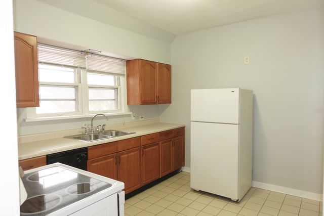 1111 Garfield Avenue B, Aurora, IL 60506