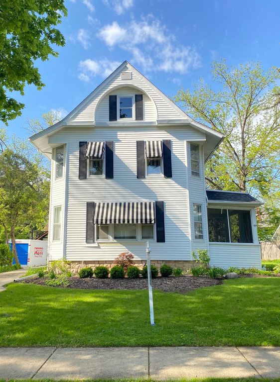 1111 Garfield Avenue B, Aurora, IL 60506