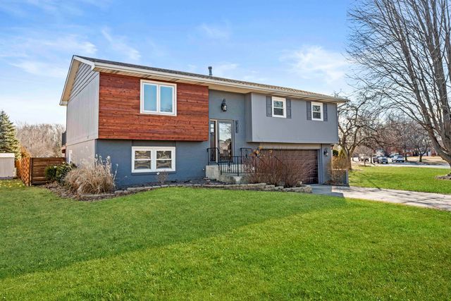 1235 Woodhollow Court, Schererville, IN 46375