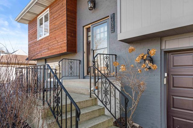 1235 Woodhollow Court, Schererville, IN 46375