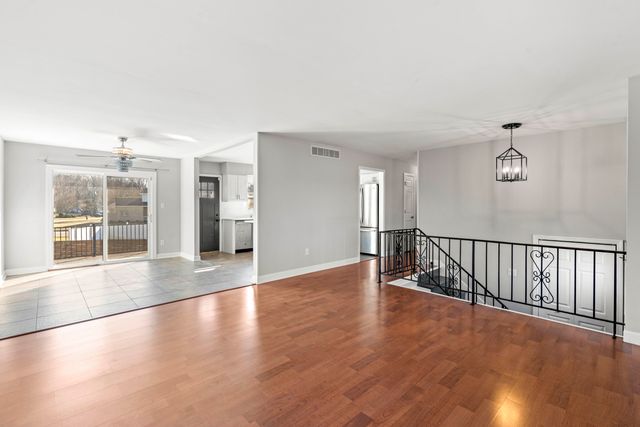 1235 Woodhollow Court, Schererville, IN 46375