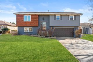 1235 Woodhollow Court, Schererville, IN 46375