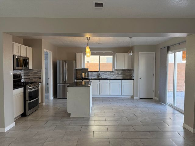 1401 Casa Roja Place NW, Albuquerque, NM 87120