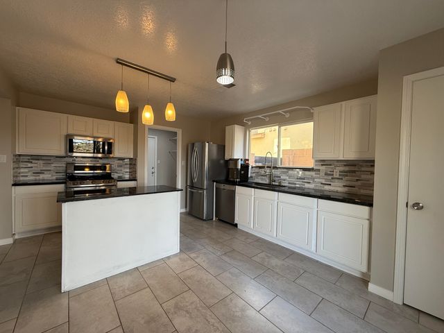 1401 Casa Roja Place NW, Albuquerque, NM 87120