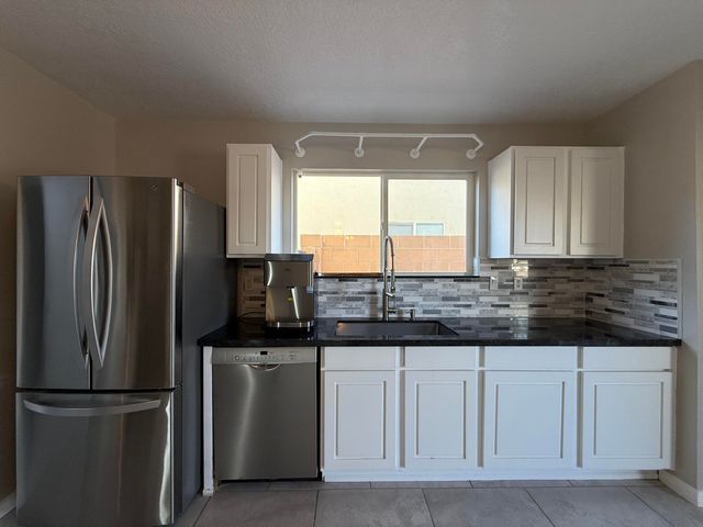 1401 Casa Roja Place NW, Albuquerque, NM 87120