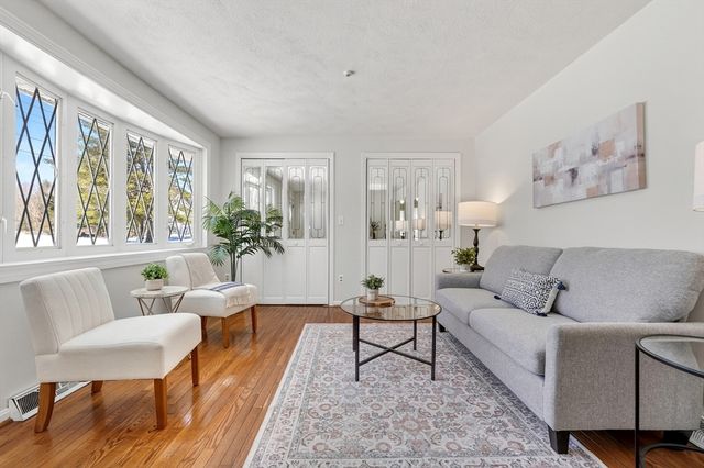 5 Shawsheen Street, Tewksbury, MA 01876