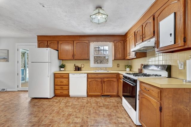 5 Shawsheen Street, Tewksbury, MA 01876