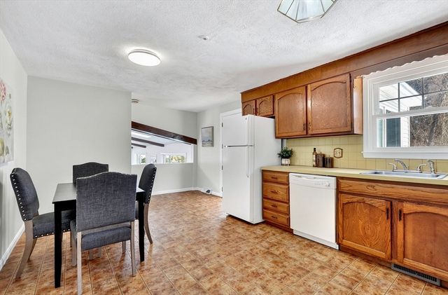 5 Shawsheen Street, Tewksbury, MA 01876