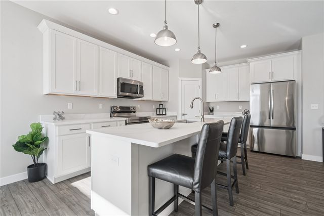 1359 Cedar Springs Dr, Marion, IA 52302