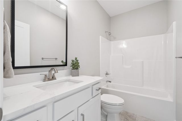 1359 Cedar Springs Dr, Marion, IA 52302