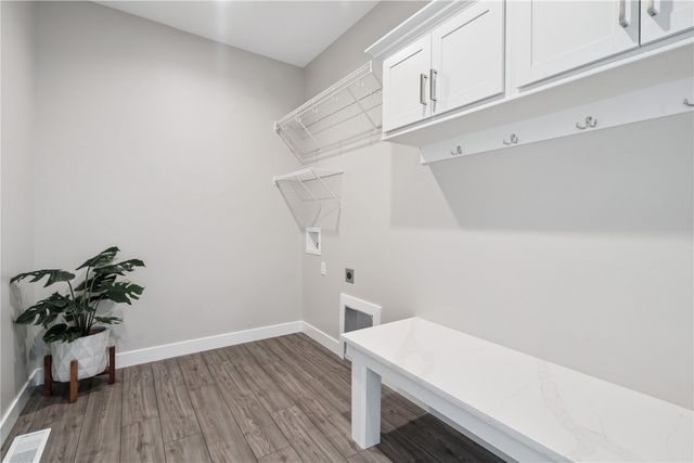 1359 Cedar Springs Dr, Marion, IA 52302