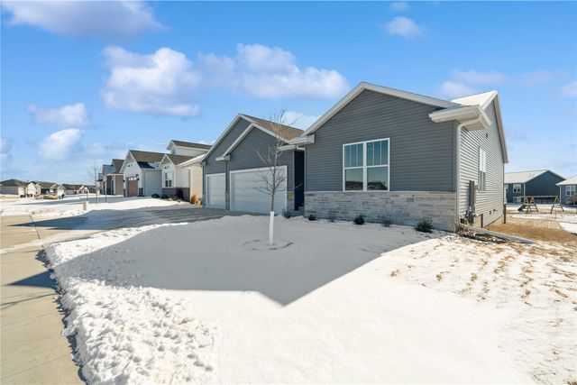 1359 Cedar Springs Dr, Marion, IA 52302