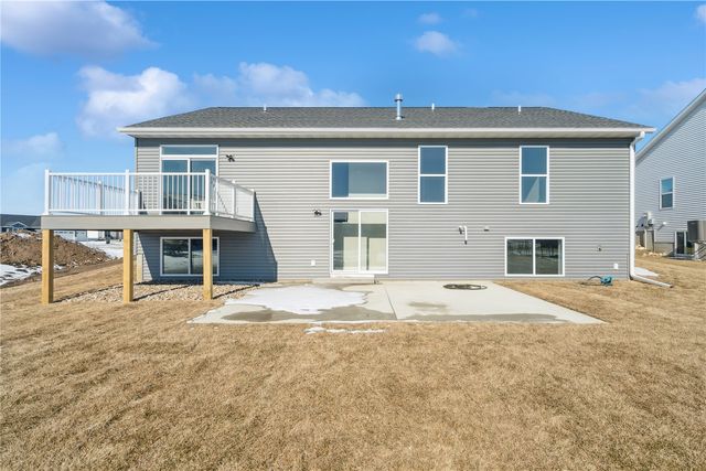 1359 Cedar Springs Dr, Marion, IA 52302