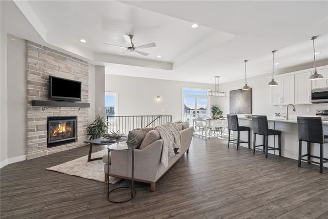 1359 Cedar Springs Dr, Marion, IA 52302