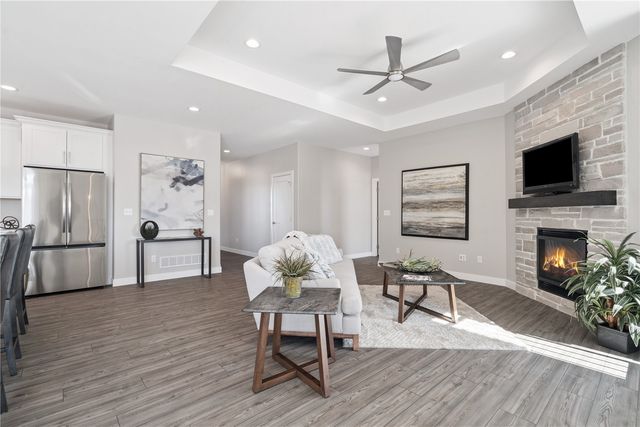 1359 Cedar Springs Dr, Marion, IA 52302