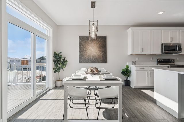 1359 Cedar Springs Dr, Marion, IA 52302