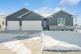 1359 Cedar Springs Dr, Marion, IA 52302