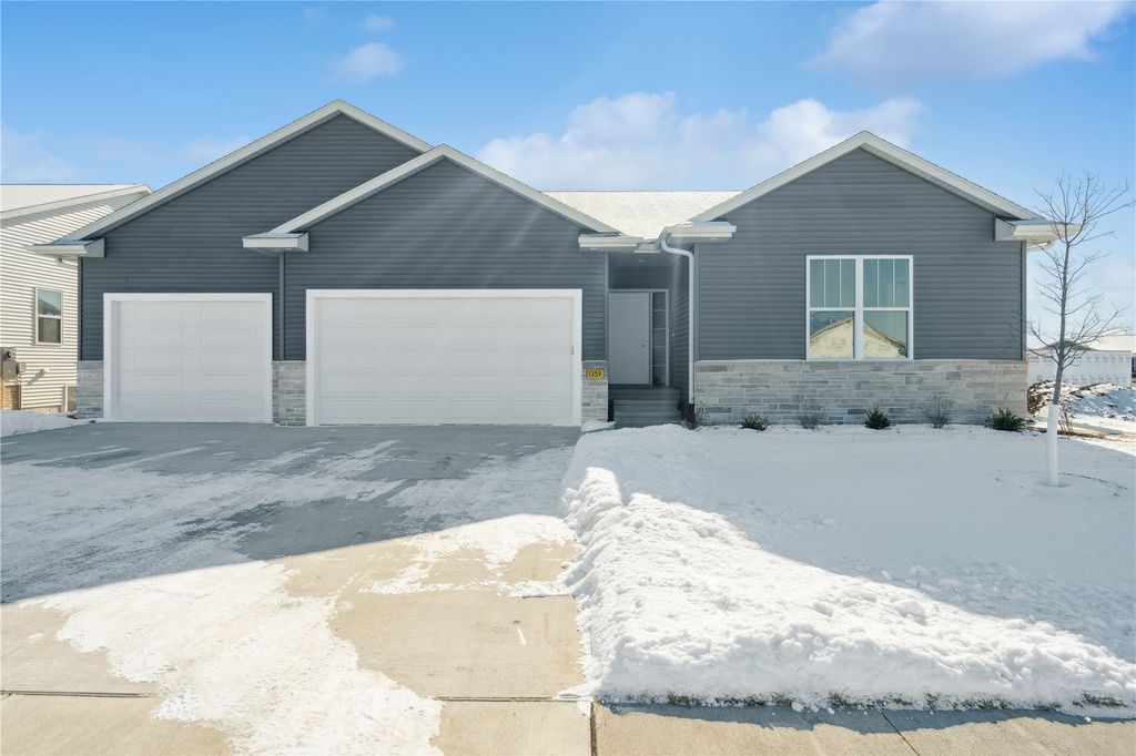 1359 Cedar Springs Dr, Marion, IA 52302