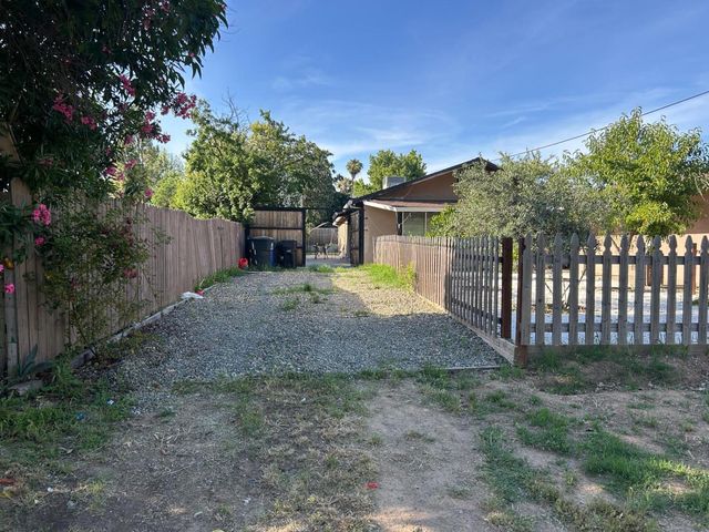 5839 Palm Ave, Sacramento, CA 95841
