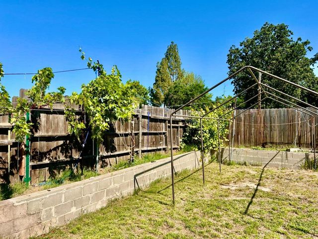 5839 Palm Ave, Sacramento, CA 95841