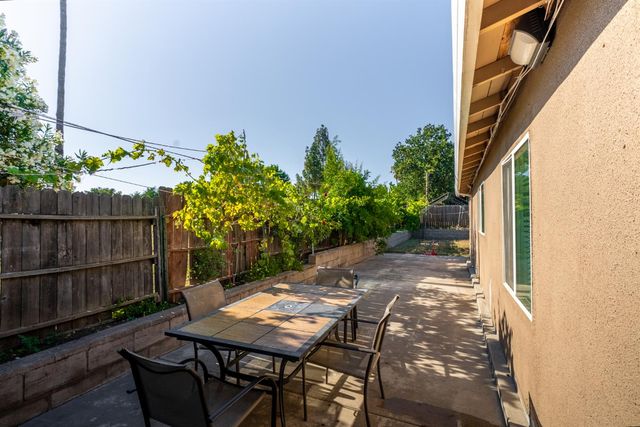 5839 Palm Ave, Sacramento, CA 95841