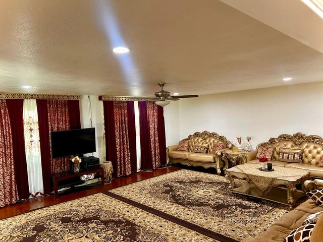 5839 Palm Ave, Sacramento, CA 95841