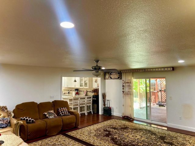 5839 Palm Ave, Sacramento, CA 95841