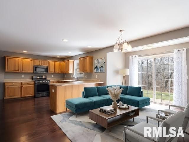 106 STONEWOOD Drive, East Peoria, IL 61611